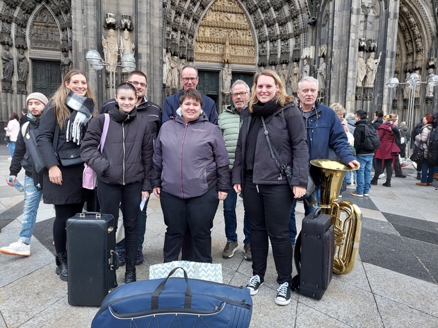 FW Tönisvorst: Abordnung des Musikzuges der Freiwilligen Feuerwehr Tönisvorst spielte im Kölner Dom