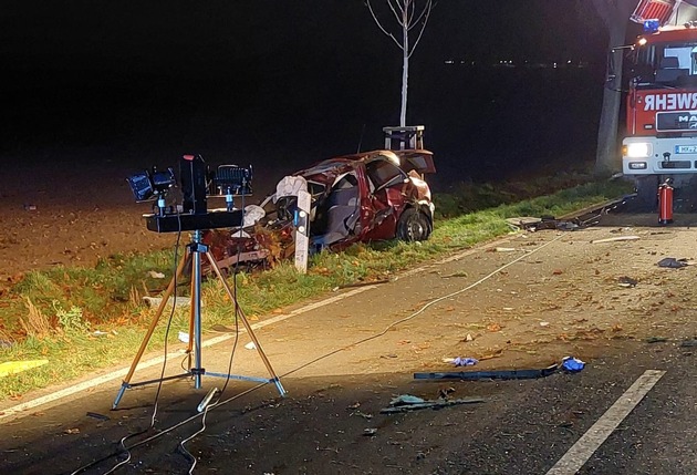 FW Borgentreich: Verkehrsunfall L763 zwischen Borgentreich und Eissen. Fahrer verstarb am Unfallort.