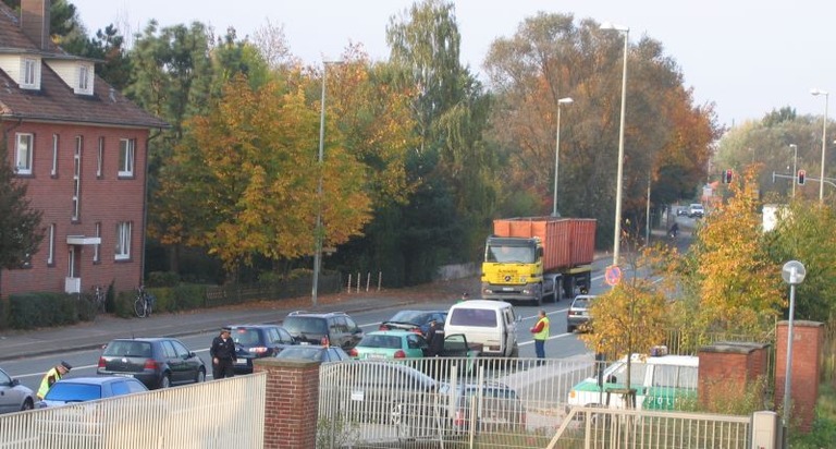 POL-NI: Polizeikontrolle vor der &quot;eigenen Haustür&quot; -Bilder im Download -