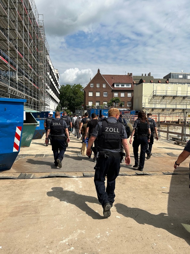 HZA-MS: Zoll kontrolliert Bauvorhaben in Rheine, Dülmen und Münster / Mehr als jeder fünfte Bauarbeiter auf Großbaustelle in Rheine illegal tätig