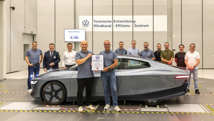 Von Wolfsburg nach Wien mit nur einem Ladestopp – Volkswagen erzielt Effizienz-Weltrekord mit Elektro-Auto