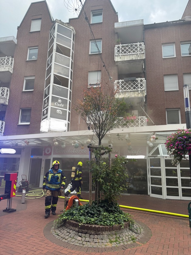 FW-GE: Brand in Wohn- und Geschäftshaus in Gelsenkirchen-Buer