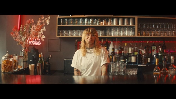 Mast-Jägermeister Deutschland GmbH: Für mehr Vielfalt im Nachtleben: Das mit einem Emmy ausgezeichnete Lesbian Bar Project stellt auf RTL+ den neuen Dokumentarfilm "FLINTA" präsentiert von der Jägermeister #SaveTheNight Intitiative vor