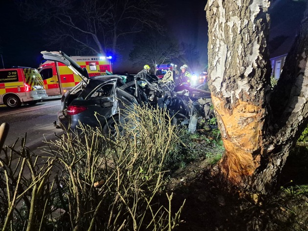 FW-SE: Schwerer Verkehrsunfall mit einem beteiligten Personenkraftwagen