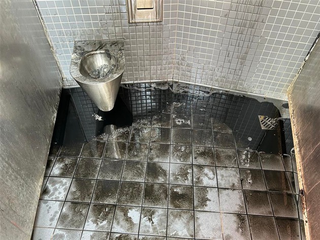 POL-VDMZ: Entsorgung von Altöl in öffentlicher Toilettenanlage - Zeugen gesucht