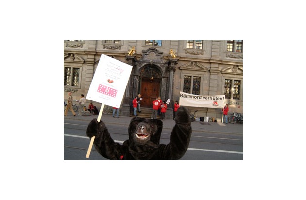 Protest gegen Entscheid des Zürcher Gemeinderates: Junge Bären sind keine Wegwerfware!