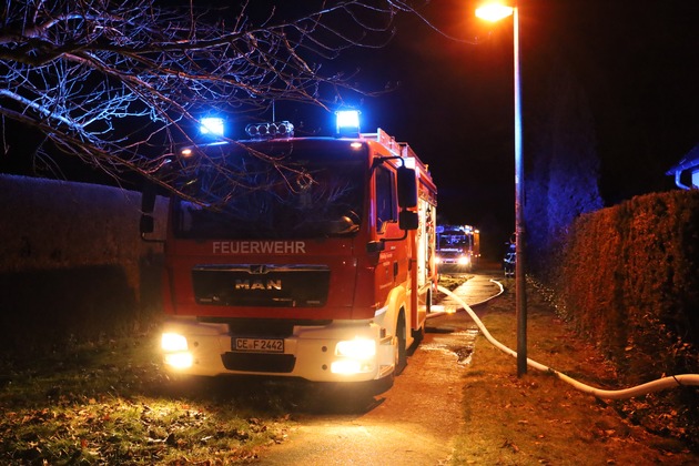 FW Hambühren: Einsatzreicher Neujahrsmorgen für Hambührener Feuerwehren / Garagenbrand schnell unter Kontrolle