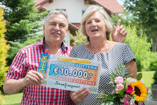 Rentner gewinnt 10.000 Euro und spendet