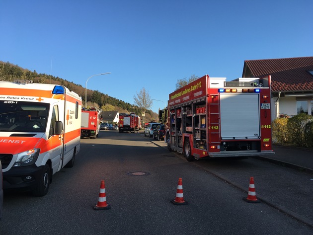 KFV-CW: Bagger beschädigt Gasleitung - Zwei Wohnhäuser evakuiert
