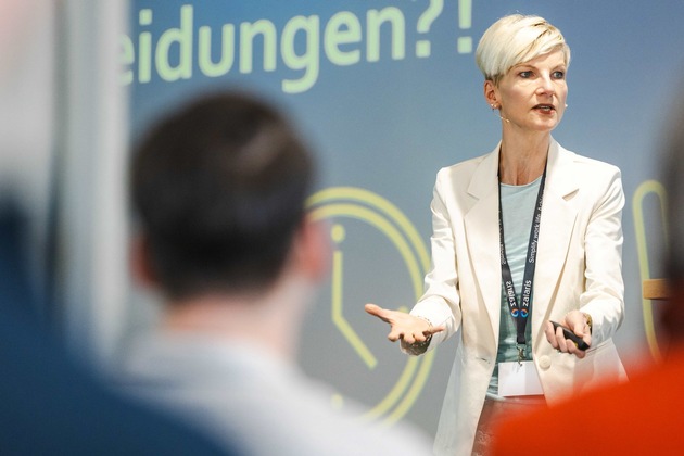 Presse-Meldung Buch-Besprechung: 7 Pfade zu guten Entscheidungen: Dr. Johanna Dahms interaktives Buch neu!