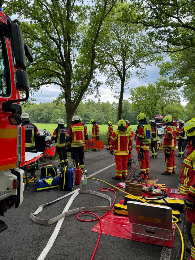 FW-SE: Schwerer Verkehrsunfall in Lentföhrden