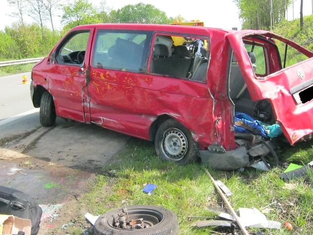 POL-WL: Wochenendmeldung des Autobahnpolizeikommissariat Winsen (Luhe) 26./27.04.2014