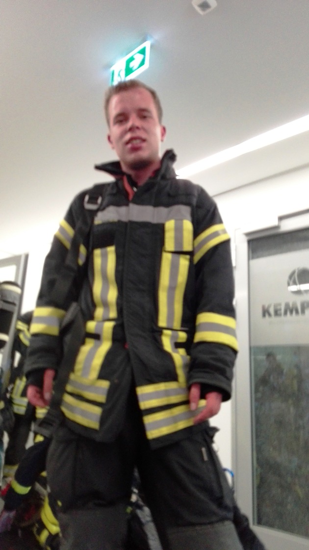 FW-KLE: Bedburg-Hau: Feuerwehrmann beim KölnTurm Treppenlauf / 
700 Stufen in voller Montur