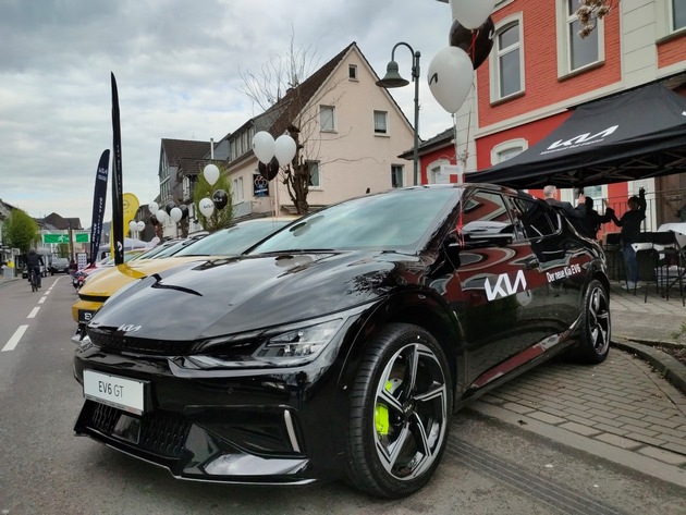 POL-RBK: Overath - Zwei neuwertige Fahrzeuge mit sechsstelligem Gesamtwert aus Autohaus gestohlen