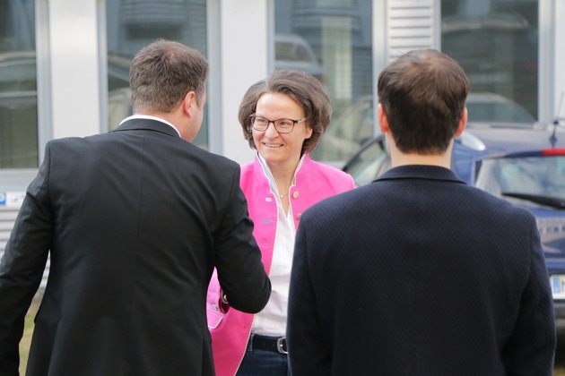 Presse-Info: Ministerin Scharrenbach zu Besuch bei Urlaubsguru