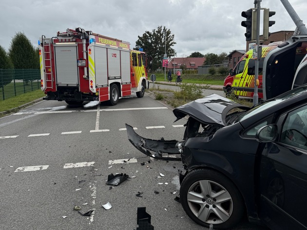 FW-AUR: Mit Streifenwagen zusammengeprallt