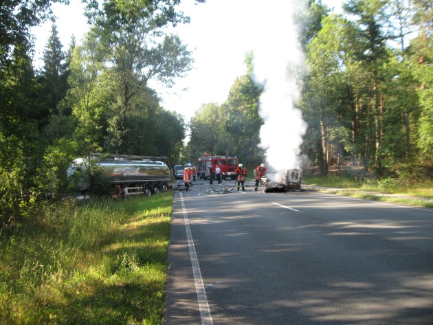 POL-WL: Pkw-Fahrer stirbt bei Unfall ++ Winsen - Einbruch in Imbiss ++ Buchholz - Beamer geklaut ++ Und weitere Meldungen
