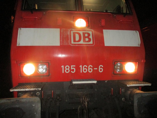BPOL-KS: Kollission - Zug macht Schnellbremsung wegen Holzbank
