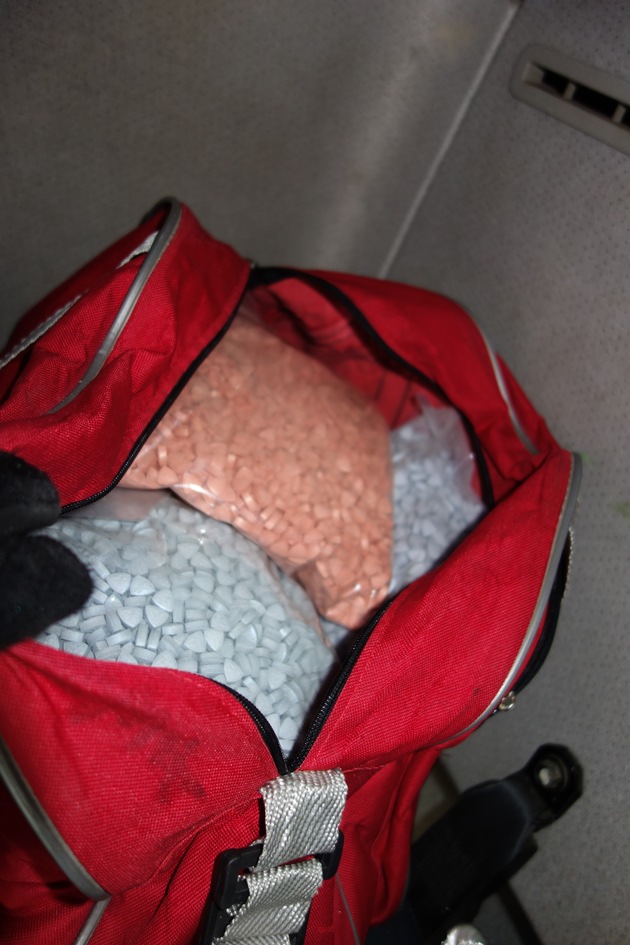 HZA-BS: Zoll beschlagnahmt über 120.000 Ecstasypillen an der A7