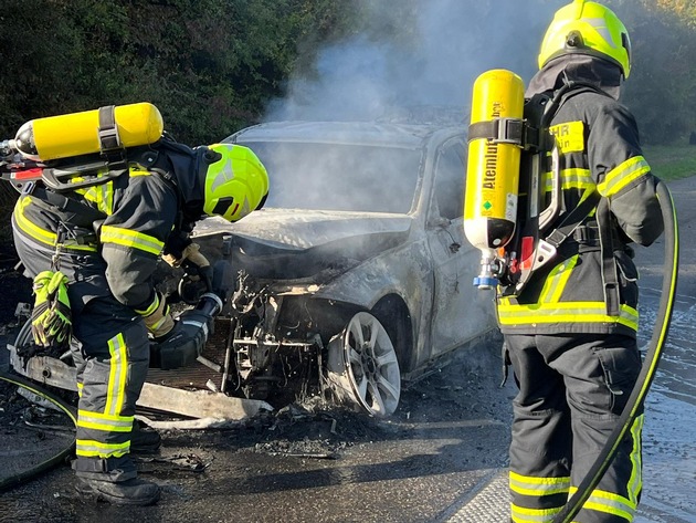 FW Sankt Augustin: PKW Brand führt zu Vollsperrung der Autobahn A3