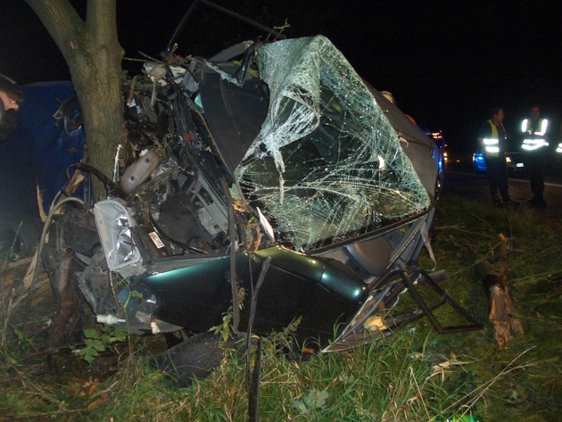 POL-WL: Schwerer Verkehrsunfall auf BAB 1