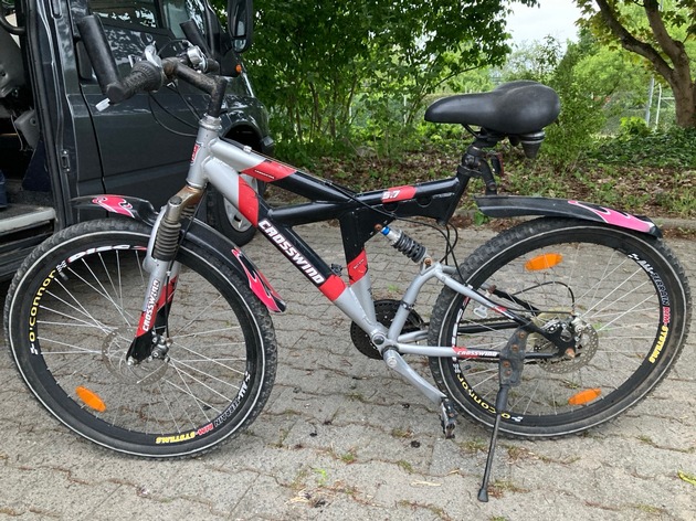 POL-DA: Griesheim: Duo festgenommen und entwendetes Rad entdeckt / Wer erkennt sichergestellte Fahrräder