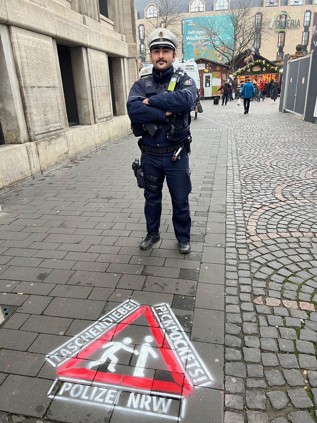 POL-BN: Taschendiebstahl in der Bonner Innenstadt und in Bad Godesberg - Polizei informiert mit großflächigen Warnhinweisen in den Fußgängerzonen