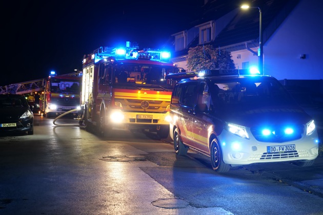 FW-DO: Nächtlicher Wohnungsbrand in Dortmund Kurl