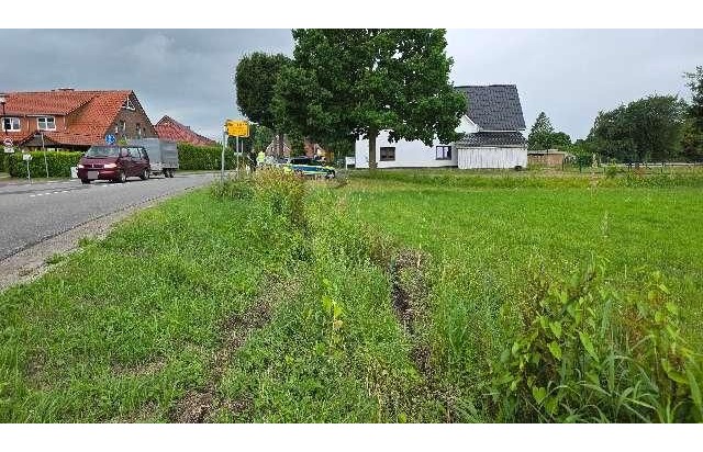 POL-STD: Unbekannter Autofahrer kommt in Bliedersdorf-Postmoor von der Straße ab und verursacht Unfall - Autofahrer flüchtet - Polizei sucht Verursacher und Zeugen, 25 Meter Krankabel entwendet