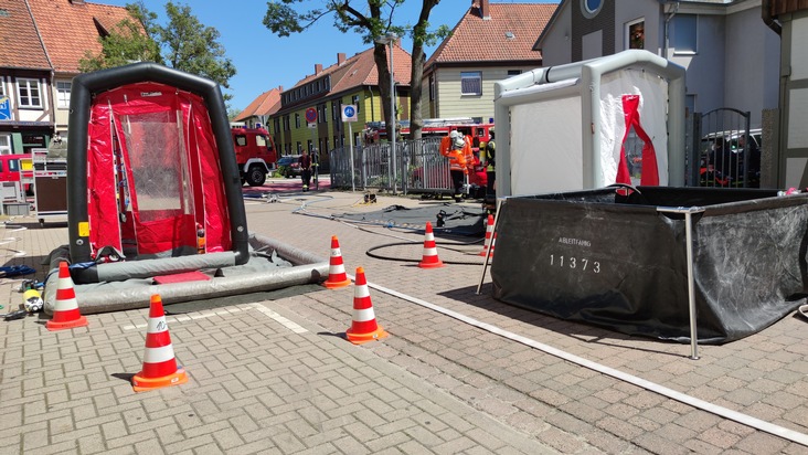 FW Celle: Erhitzte Batterien sorgen für mehrstündigen Feuerwehreinsatz