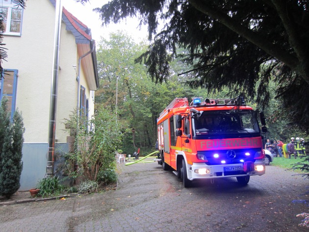 FW-MH: Zwei Paralleleinsätze beschäftigen die Feuerwehr Mülheim an der Ruhr