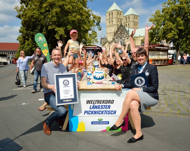 211,82 Meter Picknickerlebnis mitten in Münster / Arla Kærgården® knackt Weltrekord