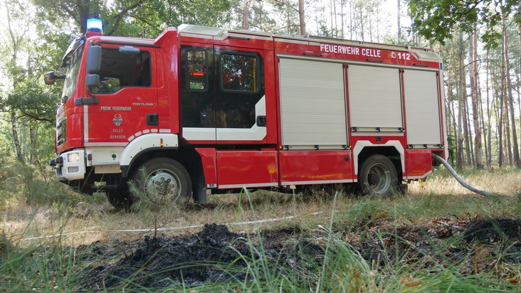 FW Celle: Waldbrand zwischen Scheuen und Hustedt