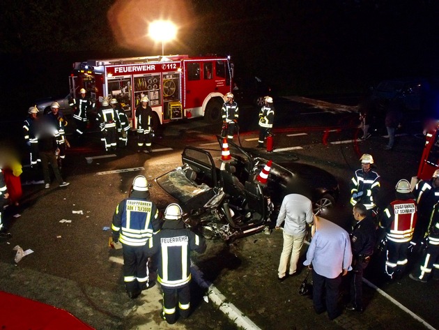 FW-PB: Schwerer Vekehrsunfall auf der L828 in den frühen Morgenstunden