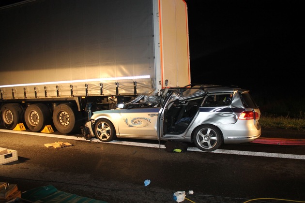 POL-PDNW: Verkehrsunfall mit Getöteten