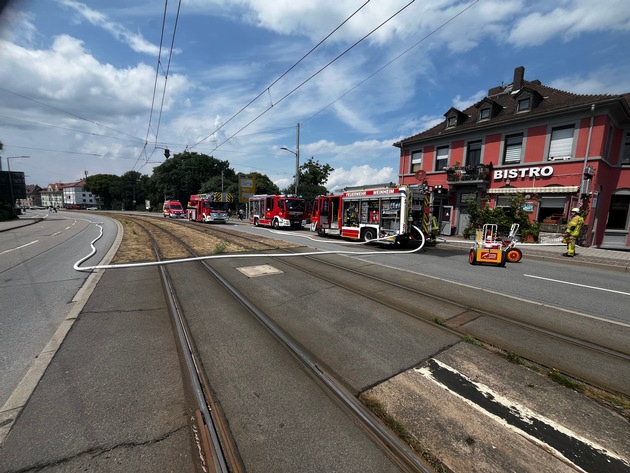 FW Weinheim: Brand im Keller in der Mannheimer Straße