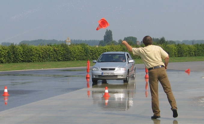 POL-DN: Wieder Verkehrsseminare für &quot;Aktive Autofahrer &gt;60 Jahre&quot;