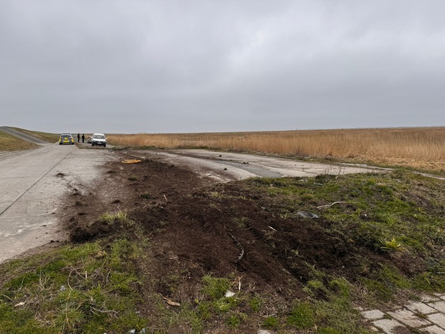 POL-STD: Balje/Oberndorf: Ausgebranntes Wrack am Deich entdeckt - Spur f&uuml;hrt zu Einbruchdiebstahl