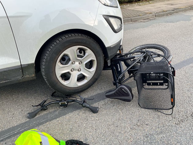 POL-BI: Pedelecfahrerin rettet sich mit Sprung vom Rad
