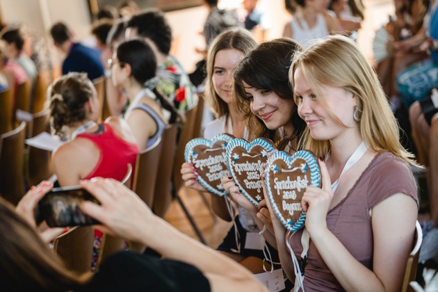 Mit Sprache begeistern: Jugendliche aus Bayern und Bremen siegen beim 35. Sprachenfest des Bundeswettbewerbs Fremdsprachen