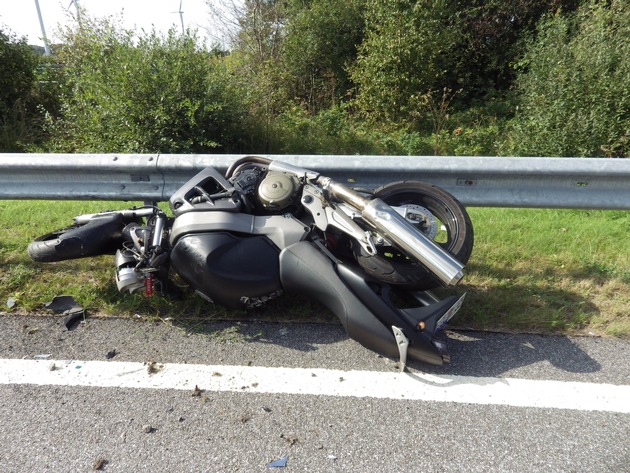 POL-CUX: diverse Einbrüche im Landkreis ++ Motorradfahrerin bei Unfall schwer verletzt ++ Raser unter Drogeneinfluss aus dem Verkehr gezogen