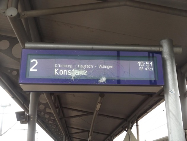 BPOLI-OG: Sachbeschädigungen im Bahnhof Appenweier/Bundespolizei sucht Zeugen