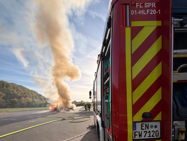 FW-EN: Brand in M&uuml;llwagen