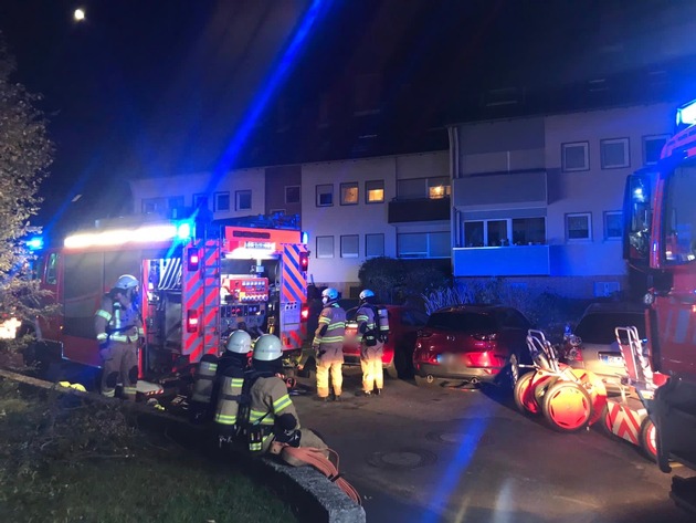 FW-GL: Kellerbrand in Mehrfamilienhaus im Stadtteil Schildgen von Bergisch Gladbach verläuft glimpflich