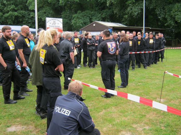 POL-STH: 14. Vielseitigkeitswettkampf für Diensthundführer in Hoyahagen