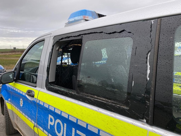 POL-AC: Polizeieinsatz am Tagebau Garzweiler: Steinewerfer greifen Einsatzkräfte an - fünf Tatverdächtige festgenommen