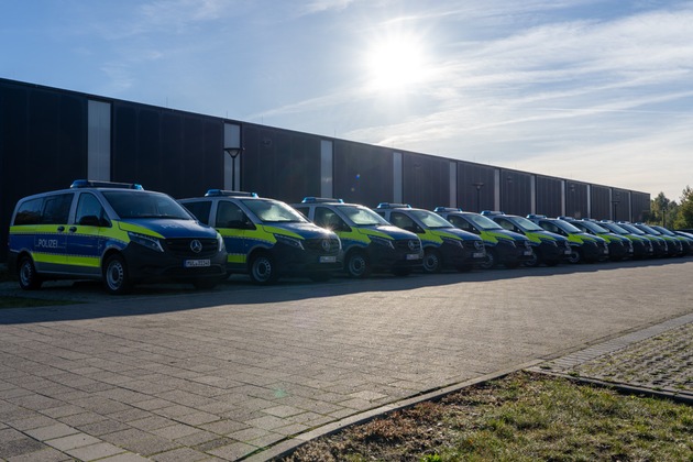 IM-MV: 14 neue Funkstreifenwagen Transporter für die Landepolizei