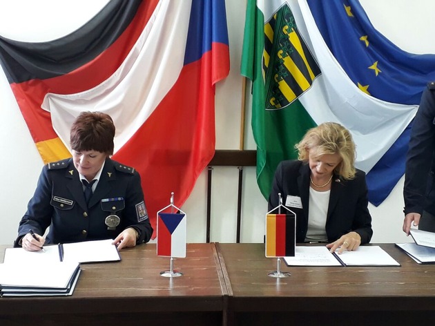 Zoll unterzeichnet deutsch-tschechische Zusammenarbeitsvereinbarung/Erfolgreiche enge Zusammenarbeit der Zollbehörden im deutsch-tschechischen Grenzraum wird weiter ausgebaut