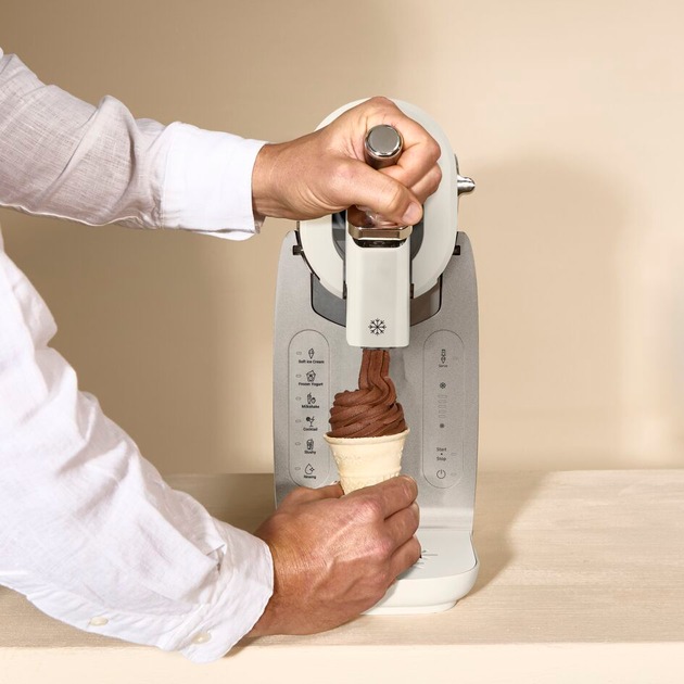 Eisdiele f&uuml;r zu Hause: Die Tefal Freezi serviert Eis &amp; Frozen Drinks auf Knopfdruck