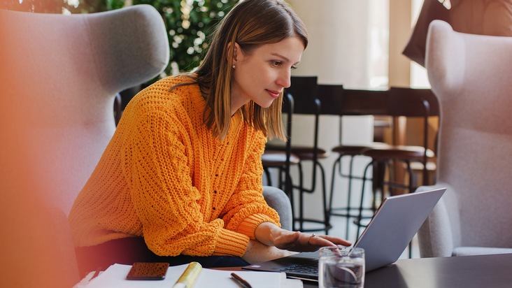 Jobware GmbH: KI-Kompetenzen von Bewerber:innen immer wichtiger: Nachfrage der Unternehmen nach KI-F&auml;higkeiten steigt rapide